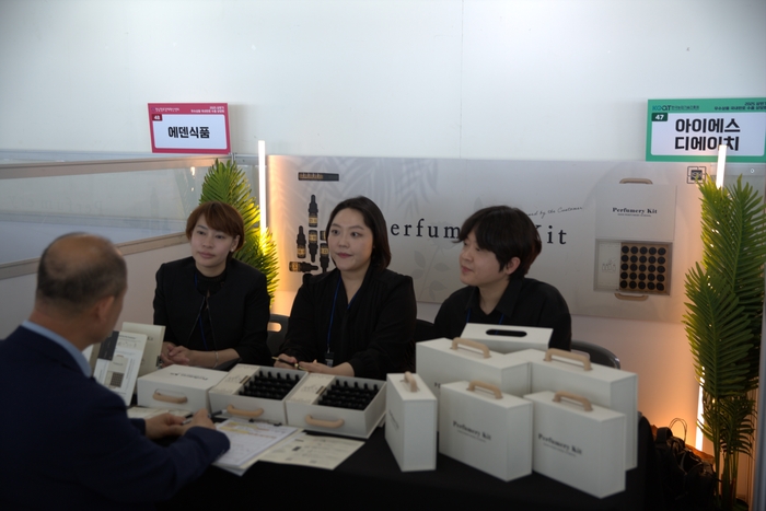 전남창조경제혁신센터는 28일 여수엑스포컨벤션센터에서 '2025년 상반기 우수상품 국내판로 및 수출상담회'를 성황리에 마무리했다.