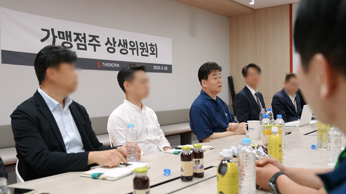 지난달 29일 백종원 더본코리아 대표가 더본코리아 상생위원회 발족 첫 준비회의에 참석했다.