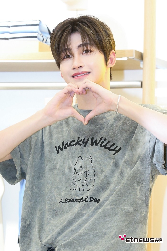 [ET포토] 투어스 지훈, '햇살미소'