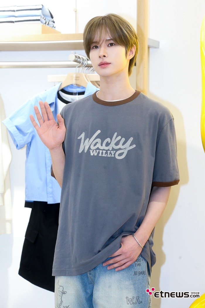 [ET포토] 투어스 경민, '표정은 시크'