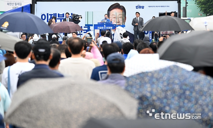 [포토] 빗 속 유세