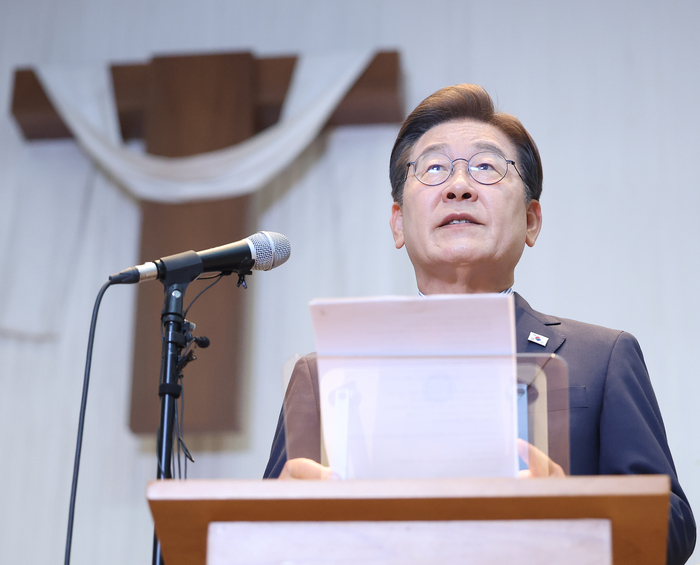 더불어민주당 이재명 대선 후보가 2일 경기 성남시 수정구 성남주민교회에서 기자회견을 하고 있다. 연합뉴스