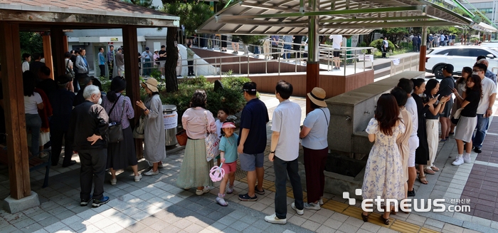 [포토] 민주주의는 기다림이다