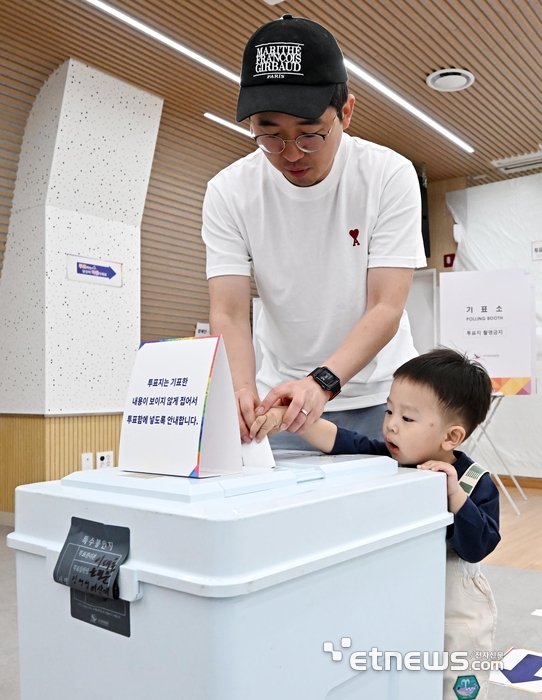 [포토] 아빠랑 투표해요