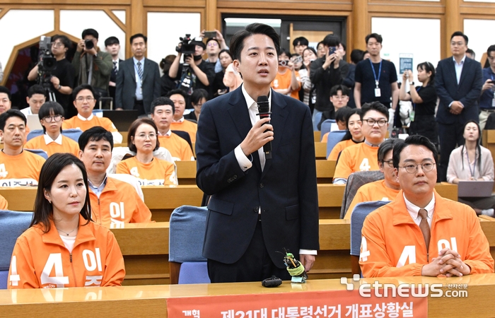 [포토] 출구조사 결과 소회 밝히는 이준석