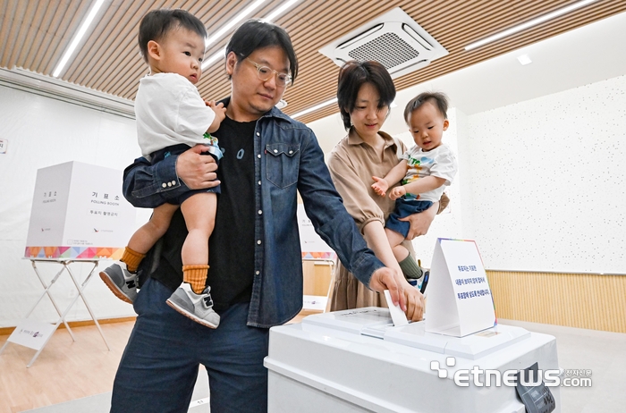 [포토] '우리 가족 미래를 위한 한 표'