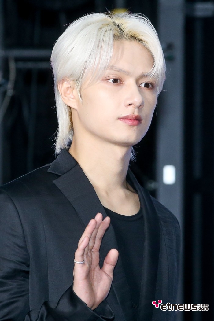 [ET포토] 세븐틴 준, '신비로운 실버헤어'