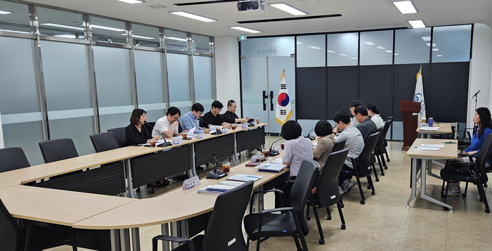 광주시는 4일 광주연구원에서 '2027 아시아문화중심도시 조성 연차별 실시계획 수립을 위한 전문가 워킹그룹 1차 회의'를 개최했다.