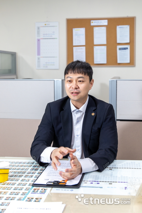 유영일 경기도의회 도시환경위원회 부위원장이 최근 도의회 안양상담소에서 경기도 기후환경에너지국 관계자와 만나 다회용기 지원과 에너지 신사업 활성화 방안을 논의했다