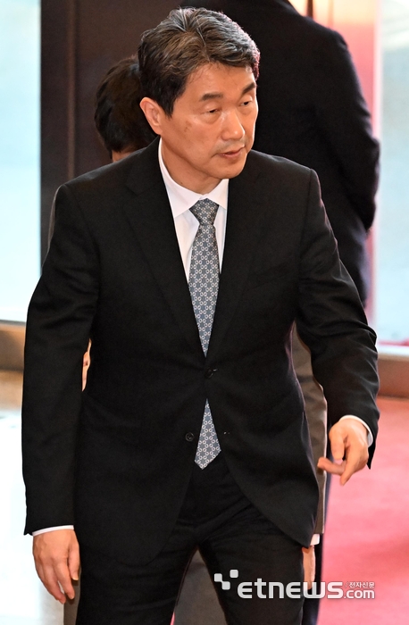 [포토] 취임행사 참석하는 이주호