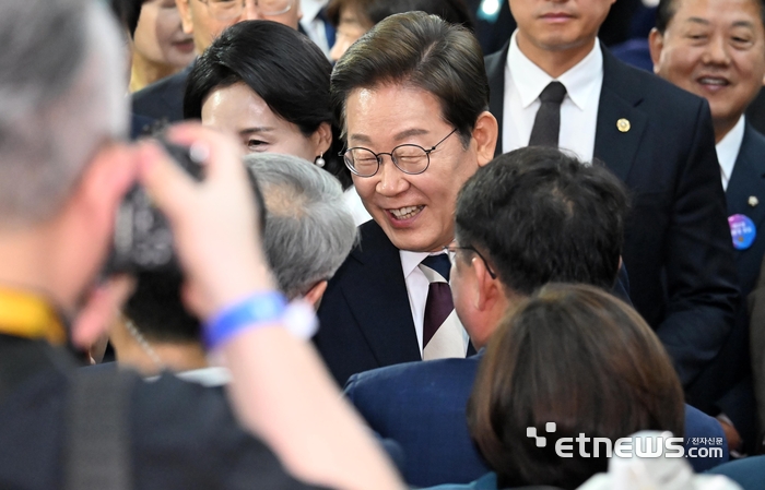 [포토] 밝은 표정의 이재명 대통령