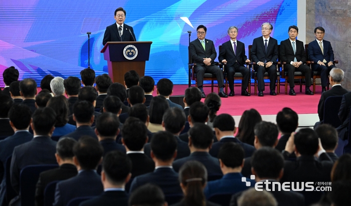 [포토] 약식 취임행사 가진 이재명 대통령