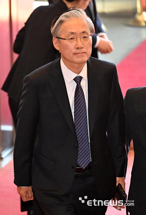 [포토] 취임행사 참석하는 김형두 헌재소장 권한대행