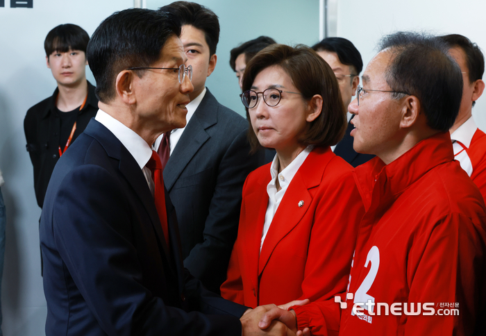 [포토] 대선 패배 승복 기자회견 하는 김문수