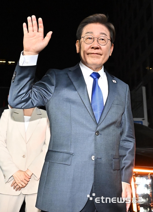 [포토] 당사 도착한 이재명