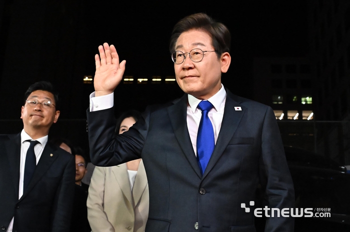 [포토] 당사 도착한 이재명