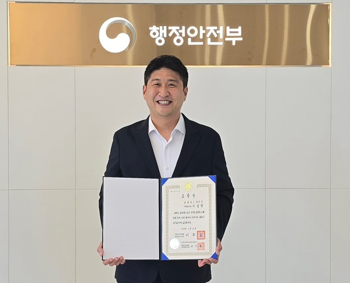 천안시 토지정보과 이상열 주무관이 '2025년 제5회 적극행정 유공포상'에서 국무총리 표창을 받았다.