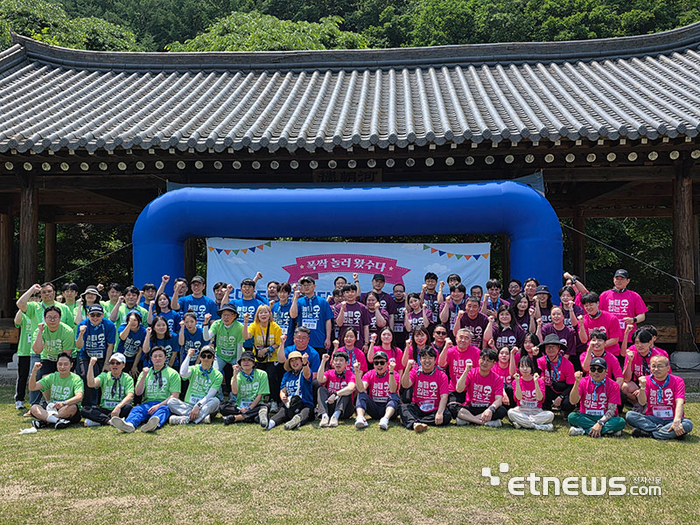 유니닥스는 지난달 30일부터 1박2일간 경기도 가평 좋은아침 HRD 센터에서 전 임직원이 참여한 2025년 단합대회를 개최했다.