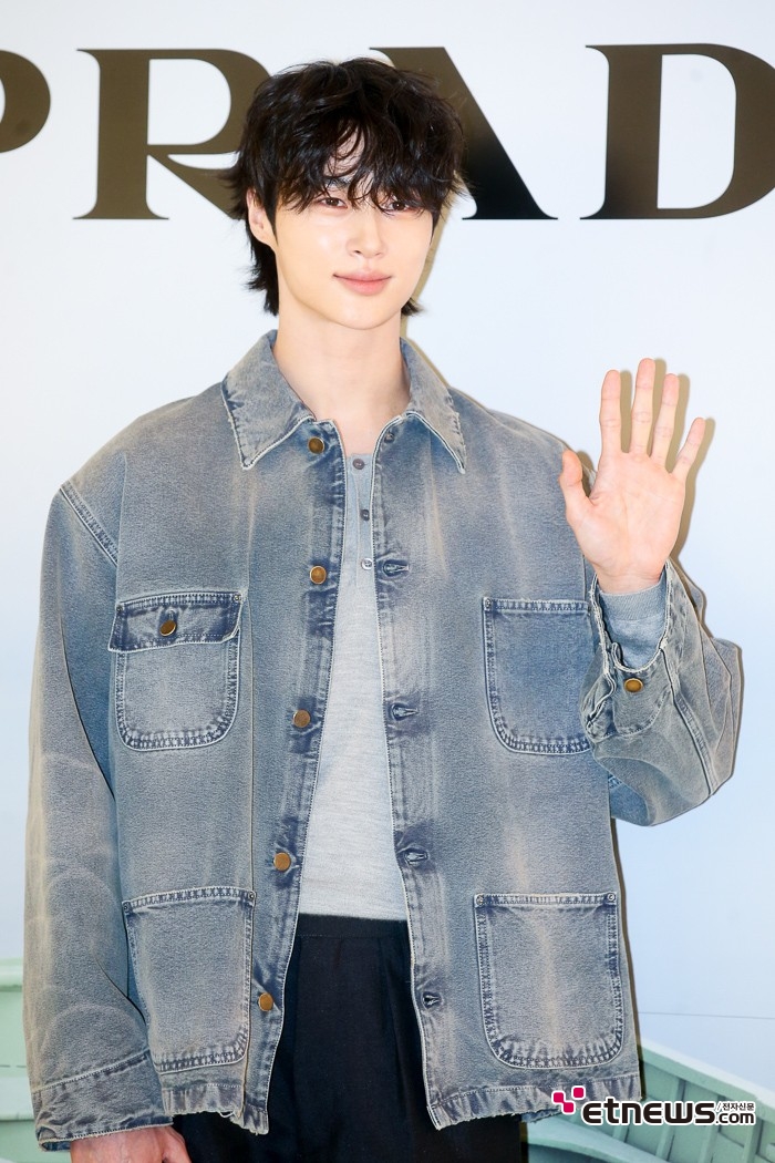 [ET포토] 변우석, '호수처럼 넓은 어깨'