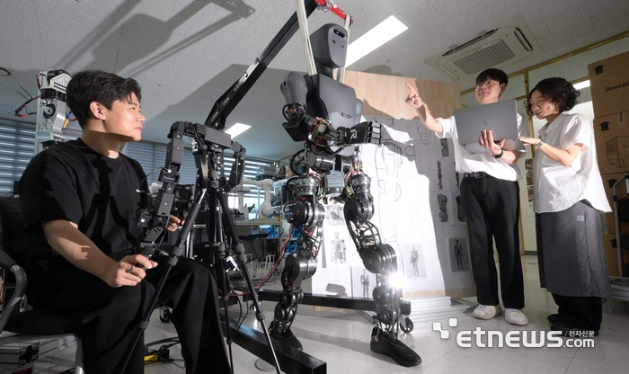 [포토] 인공지능 휴머노이드 로봇 테스트
