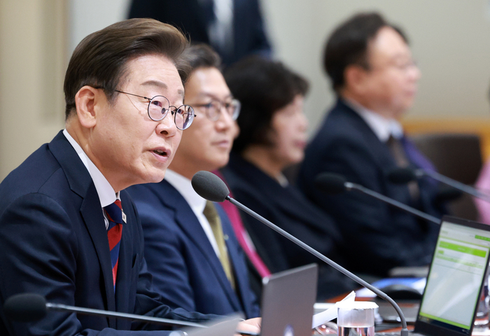 이재명 대통령 국무회의 발언     (서울=연합뉴스) 홍해인 기자 = 이재명 대통령이 5일 서울 용산 대통령실 청사에서 열린 국무회의에서 발언하고 있다. 2025.6.5 [대통령실통신사진기자단]     hihong@yna.co.kr (끝)