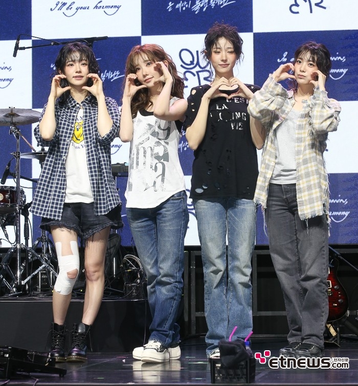 [ET포토] QWER, '3집, '난 네편이야 온 세상이 블협일지라도, 발표'
