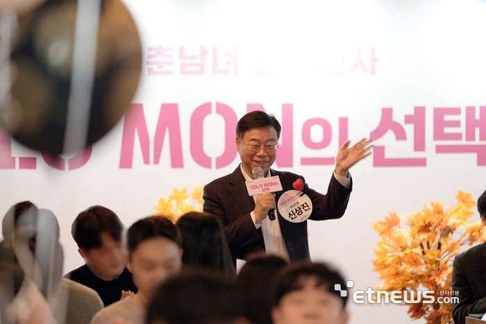 신상진 경기 성남시장이 지난해 11월 분당구 백현동 탭퍼블릭 판교점에서 열린 '솔로몬의 선택' 행사에서 인사말을 하고 있다.