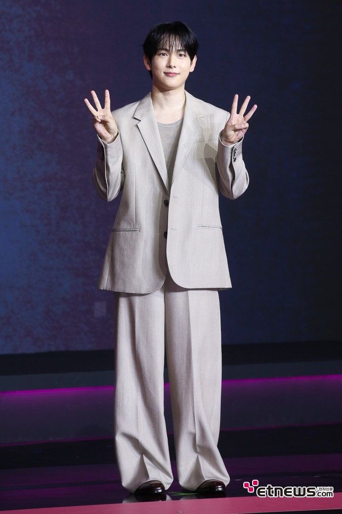 [ET포토[ 임시완, '20대 초 같은 패션'