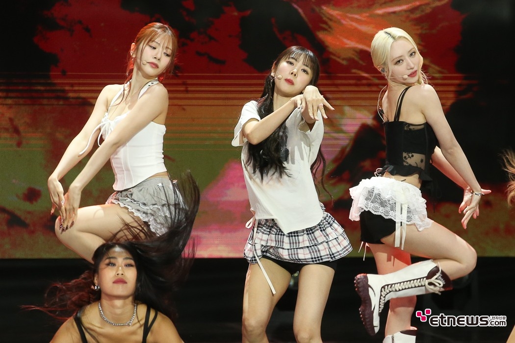 [ET포토] 유아유, '농염한 퍼포먼스'