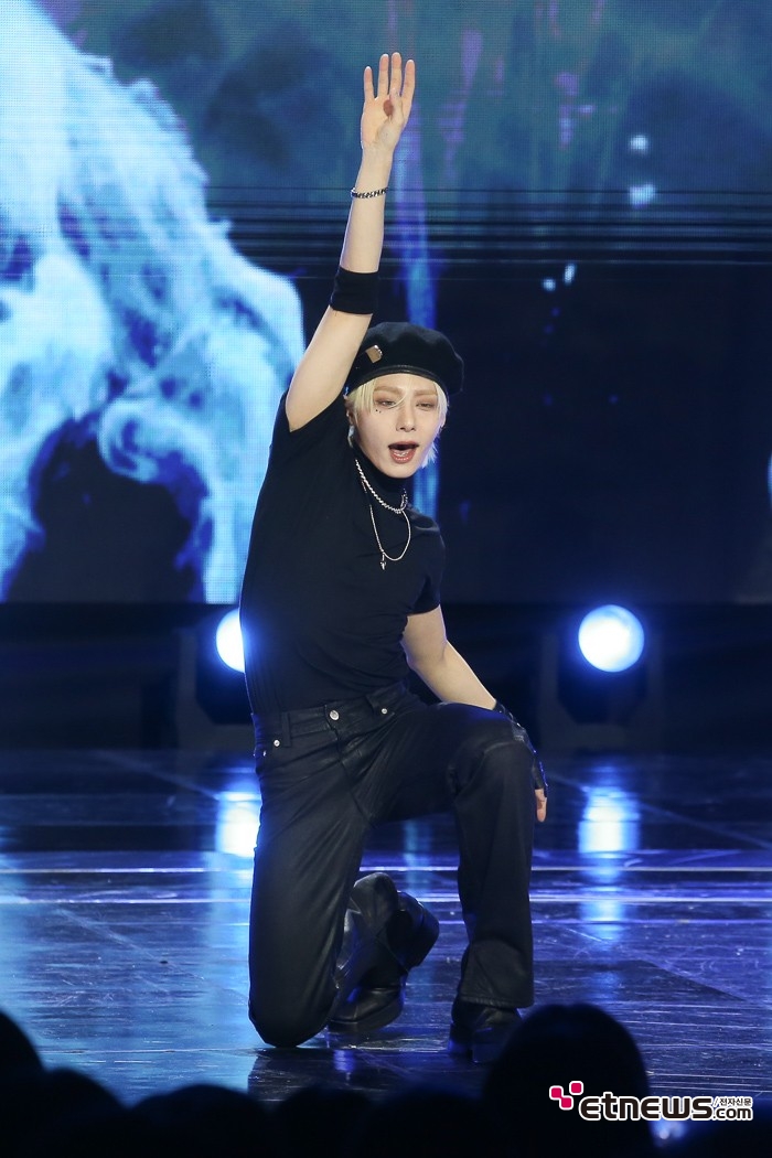 [ET포토] 원어스 환웅, '우아한 댄스'