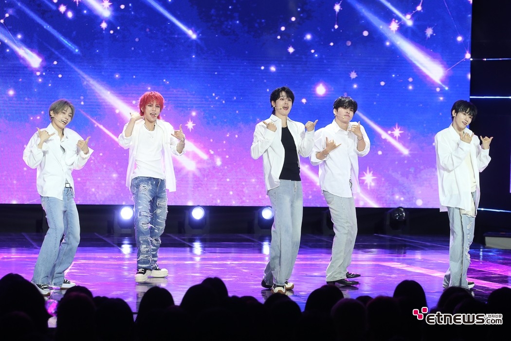 [ET포토[ 엑스디, '청바지에 셔츠는 진리'