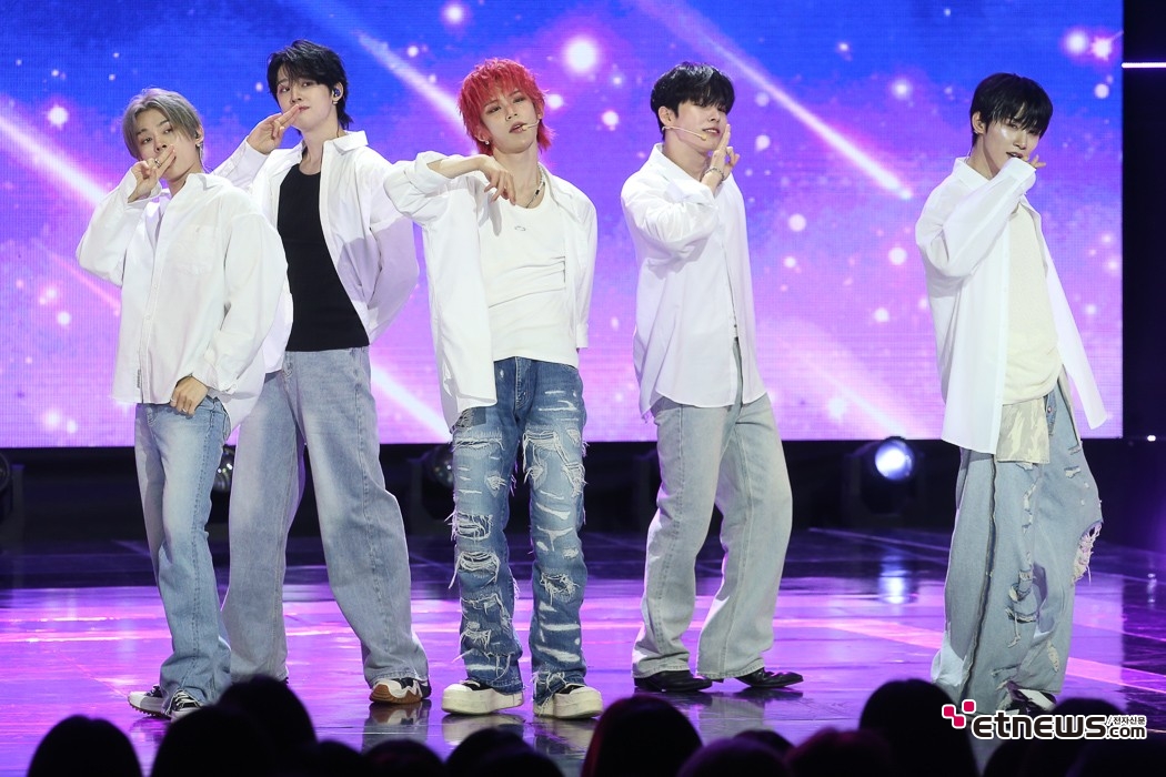 [ET포토] 엑스디, '저기 덜어지는 별을 봐줘~'