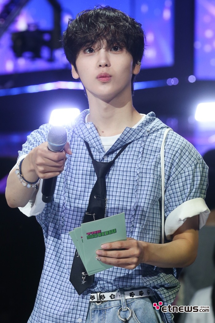 [ET포토] 크래비티 형준, '저게 뭐지~'