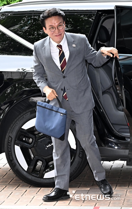 [포토] 출근하는 김민석 국무총리 후보자