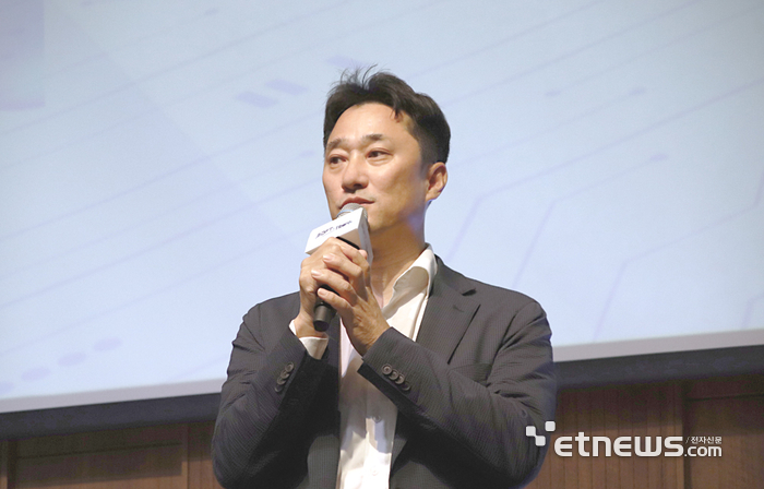 이형용 티맥스소프트 대표가 창립 28주년 기념행사에서 새로운 비전을 선포하고 있다. [사진= 티맥스소프트 제공]