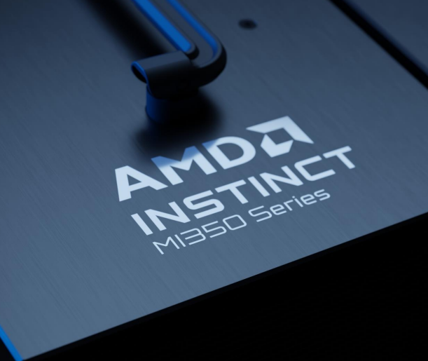 AMD 그래픽처리장치(GPU) 기반 인공지능(AI) 가속기 'MI350'. (사진=AMD)
