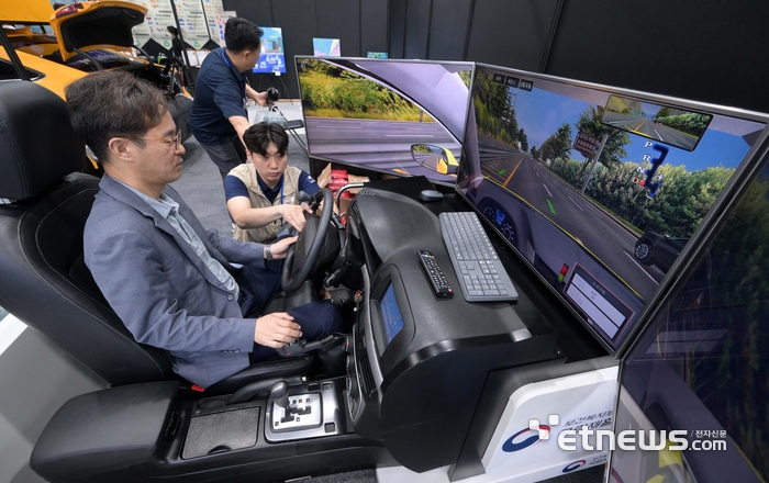 [포토] 장애인을 위한 운전면허 시뮬레이터