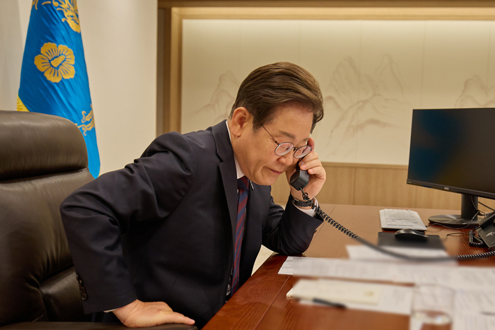 이재명 대통령, 시진핑 중국 국가주석과 통화
     (서울=연합뉴스) 이재명 대통령이 10일 서울 용산 대통령실에서 시진핑 중국 국가주석과 전화 통화를 하고 있다. 2025.6.10 [대통령실 제공. 재판매 및 DB 금지]
     photo@yna.co.kr
 (끝)
