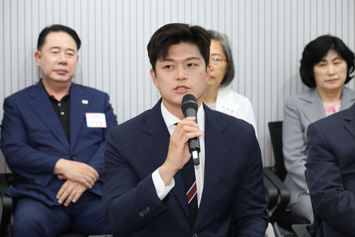 국민의힘 김용태 비상대책위원장이 10일 서울 여의도 중앙당사에서 열린 비상대책위원장 주재 원외당협위원장 간담회에서 발언하고 있다.(사진=연합뉴스)
