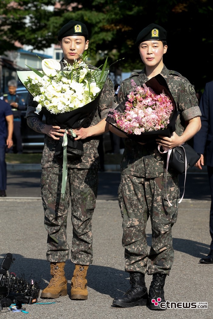 BTS 정국-지민, 전역식...꽃미남 예비군 '드디어 사회로 컴백'