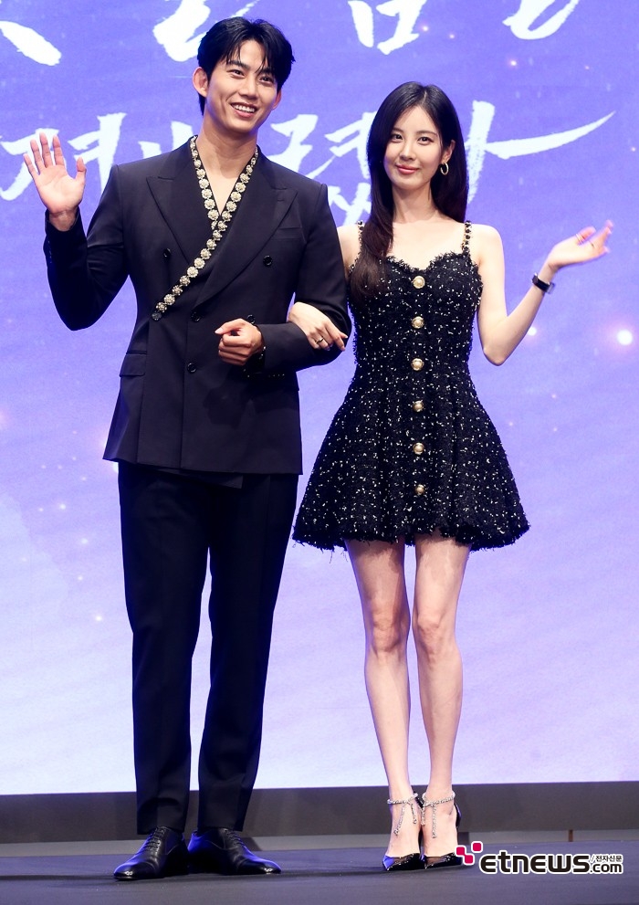 [ET포토] 옥택연-서현, '2세대 아이돌 출신 조합'