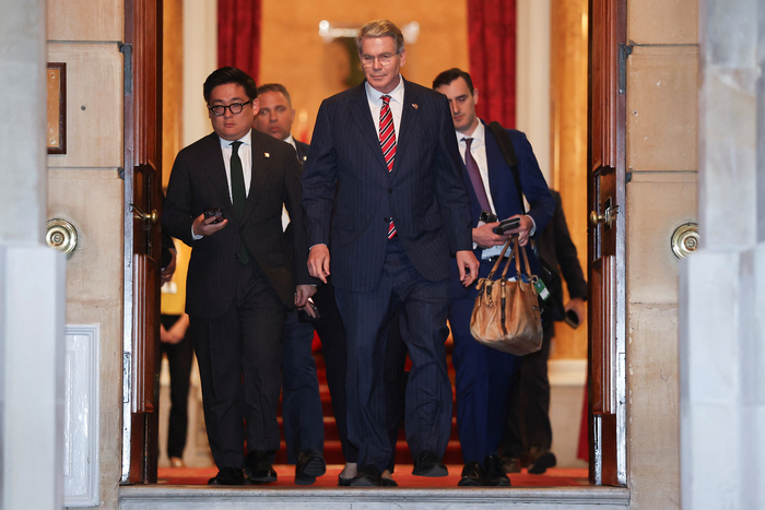 스콧 베선트 미국 재무장관이 10일(현지시간) 영국 런던에서 미중 무역협상을 마친 뒤 이동하고 있다. [REUTERS/연합뉴스]