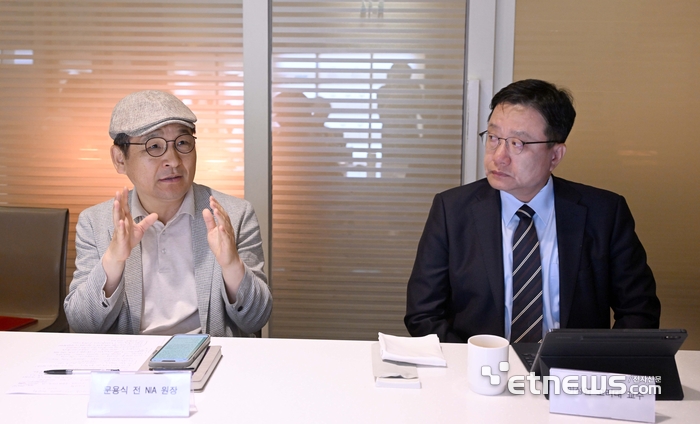 전자신문과 한국정보방송통신대연합이 주최한 '새정부 거버넌스 · 정책 혁신 방향 좌담회'가 12일 서울 중구 달개비에서 열렸다. 좌담회가 진행되고 있다. 박지호기자 jihopress@etnews.com