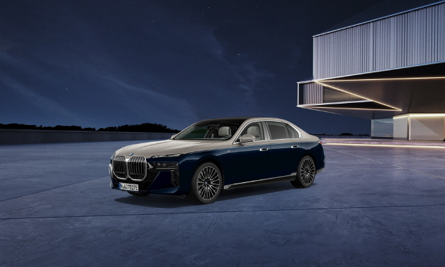 750e xDrive M 스포츠 인디비주얼 투톤 미드나잇 사파이어 에디션