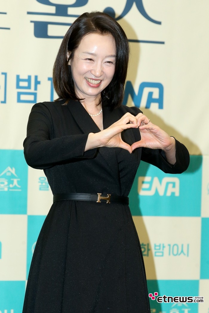 [ET포토] 남기애, '담백한 하트'