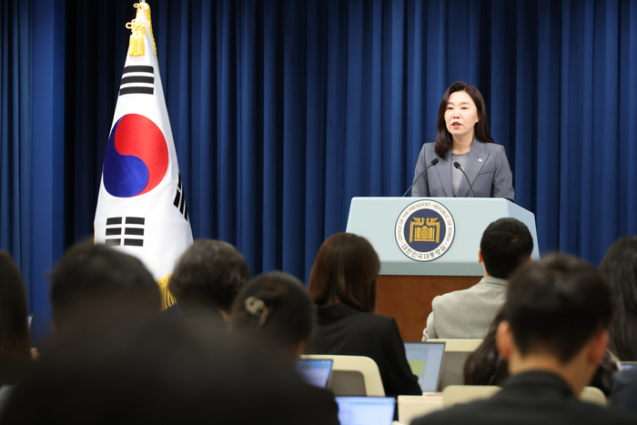 현안 설명하는 강유정 대변인
(서울=연합뉴스) 한상균 기자 = 강유정 대통령실 대변인이 16일 용산 대통령실에서 국민추천제 등 현안 관련 설명을 하고 있다. 2025.6.16
xyz@yna.co.kr
(끝)