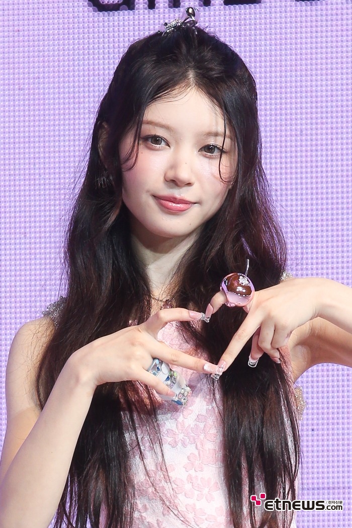 [ET포토] 아일릿 모카, '귀여운 고양이'