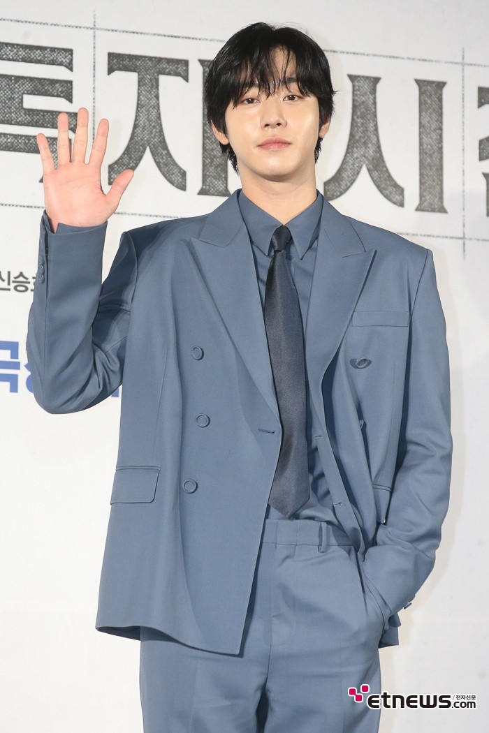 [ET포토] 안효섭, '냉미남의 시점'