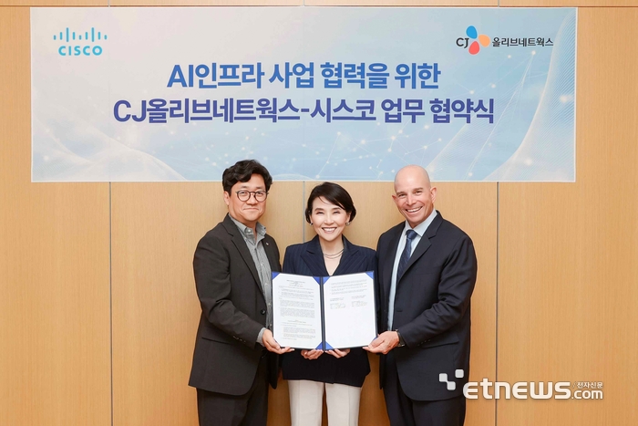 CJ올리브네트웍스가 시스코코리아와 GPU기반 AI 인프라 사업 확대를 위한 전략적 업무협약을 체결했다. (왼쪽부터) 유인상 CJ올리브네트웍스 대표, 최지희 시스코코리아 대표, 데이브 웨스트 시스코 APJC 지역 총괄사장