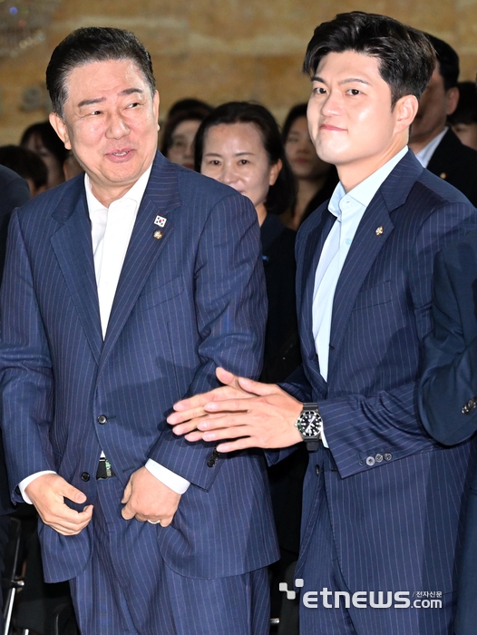 [포토] 국회 탄소중립 선언식 참석한 김병기-김용태